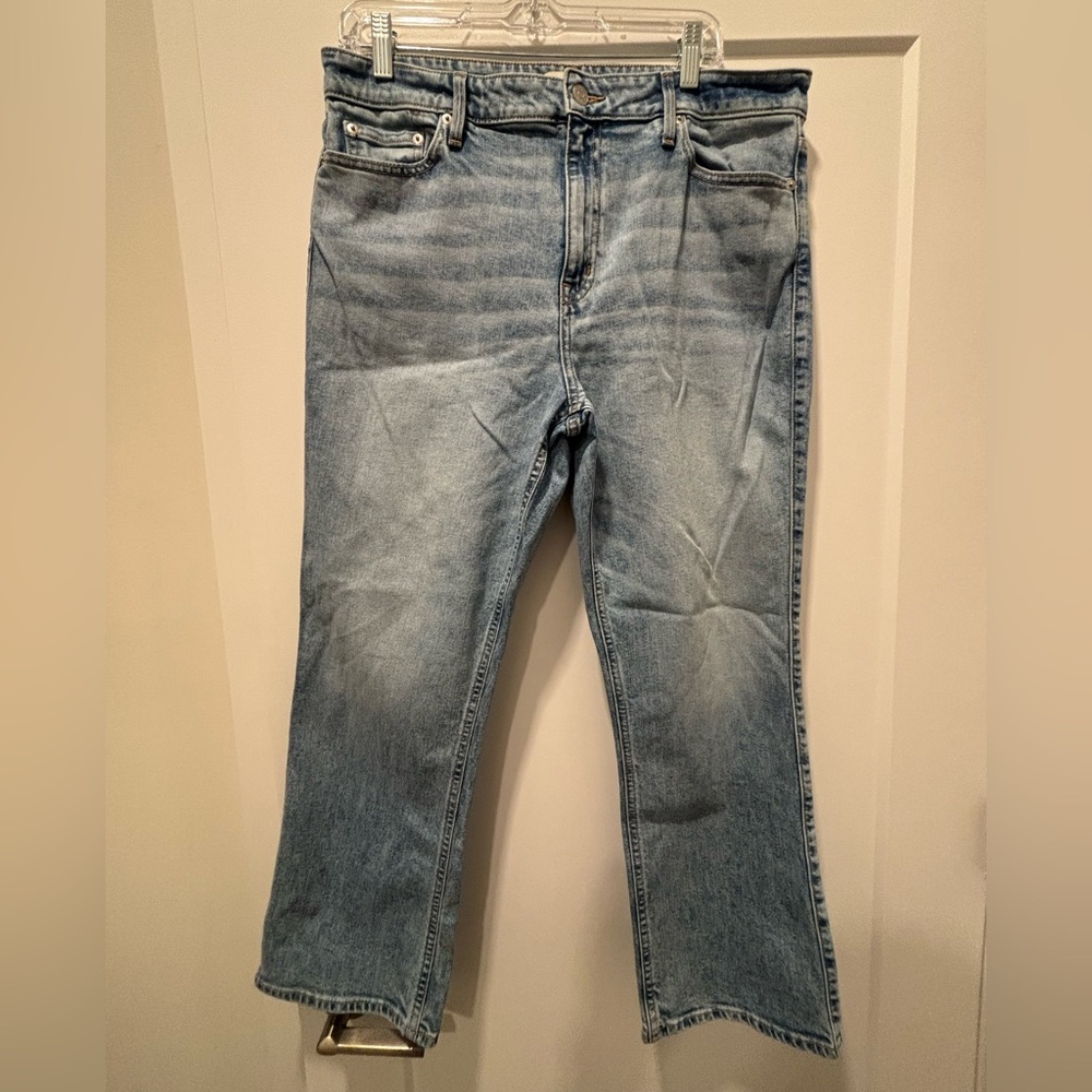 Vineyard Vibes Audrey Jeans
Mid rise ankle jean with cropped kick flare.